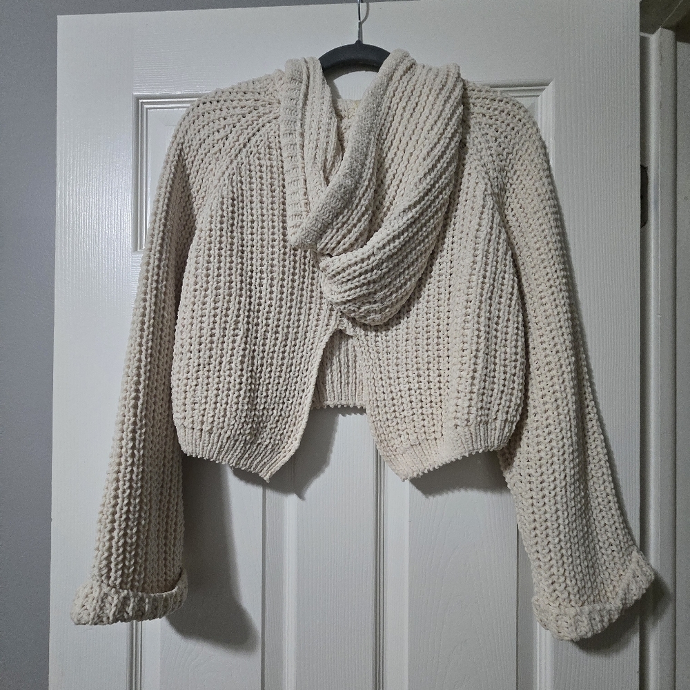 Cropped Hooded Knit Sweater - Picture 5 of 5
